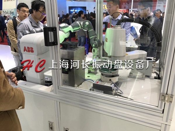 上海河长振动盘配套ABB机器人使用现场